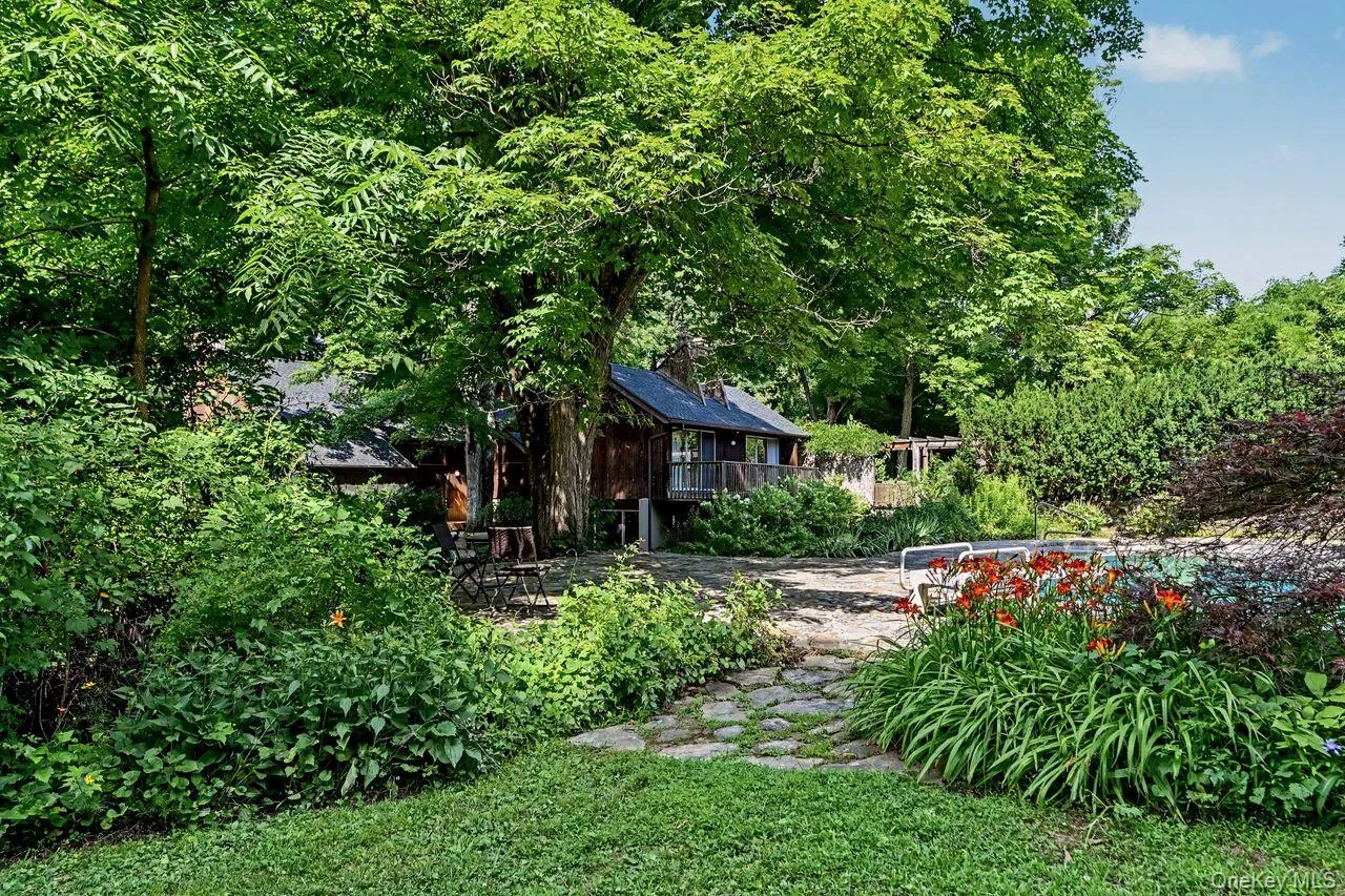 394 Salem Road, Southeast, NY, 4 Bedrooms Bedrooms, 11 Rooms Rooms,3 BathroomsBathrooms,Residential,For Rent,Salem,0,1029241 394 Salem Road, Southeast, NY, 4 Bedrooms Bedrooms, 11 Rooms Rooms,3 BathroomsBathrooms,Residential,For Rent,Salem,0,1029241