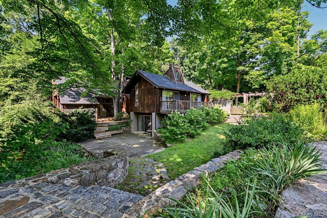 394 Salem Road, Southeast, NY, 4 Bedrooms Bedrooms, 11 Rooms Rooms,3 BathroomsBathrooms,Residential,For Rent,Salem,0,1029241 394 Salem Road, Southeast, NY, 4 Bedrooms Bedrooms, 11 Rooms Rooms,3 BathroomsBathrooms,Residential,For Rent,Salem,0,1029241