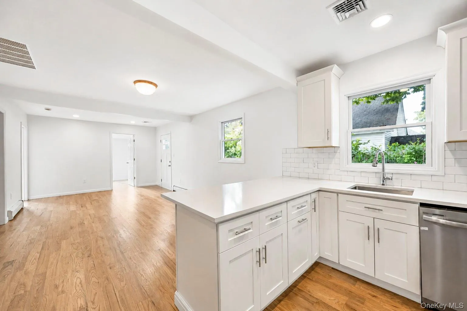 31 Oakland Avenue, Brookhaven, NY, 3 Bedrooms Bedrooms, 5 Rooms Rooms,2 BathroomsBathrooms,Residential,For Rent,Oakland,0,1029243 31 Oakland Avenue, Brookhaven, NY, 3 Bedrooms Bedrooms, 5 Rooms Rooms,2 BathroomsBathrooms,Residential,For Rent,Oakland,0,1029243
