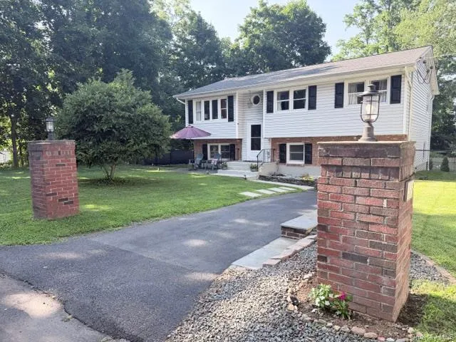 20 Avenue C, Orangetown, NY, 3 Bedrooms Bedrooms, 8 Rooms Rooms,1 BathroomBathrooms,Residential,For Rent,Avenue C,0,1029253 20 Avenue C, Orangetown, NY, 3 Bedrooms Bedrooms, 8 Rooms Rooms,1 BathroomBathrooms,Residential,For Rent,Avenue C,0,1029253