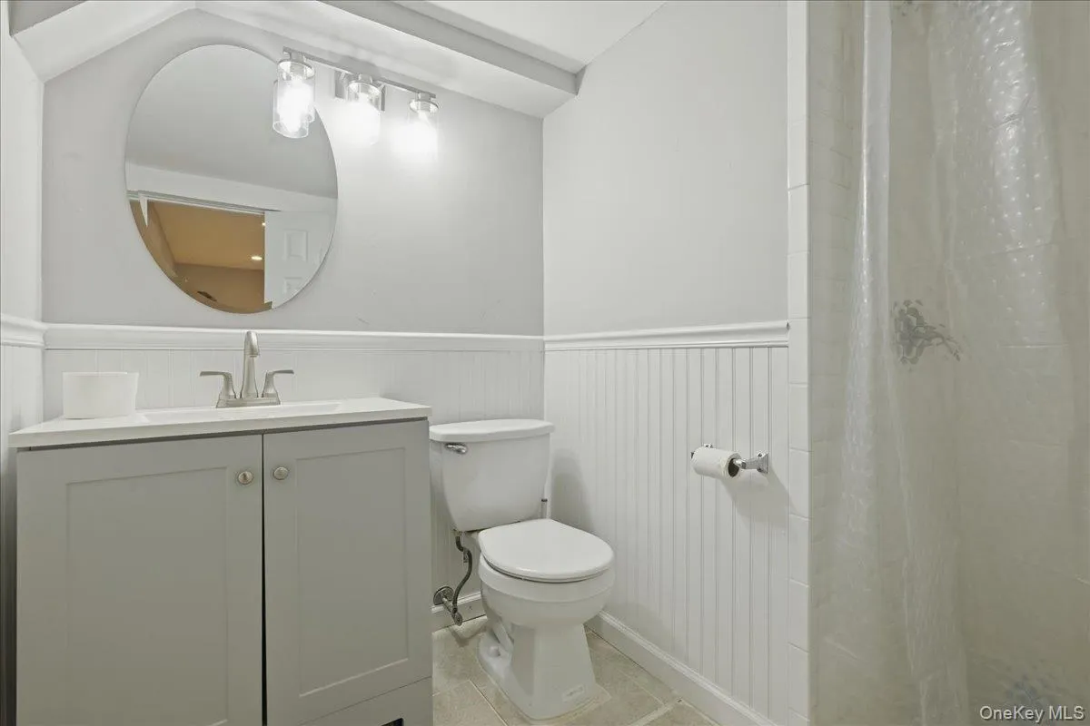 Full Bathroom Full Bathroom