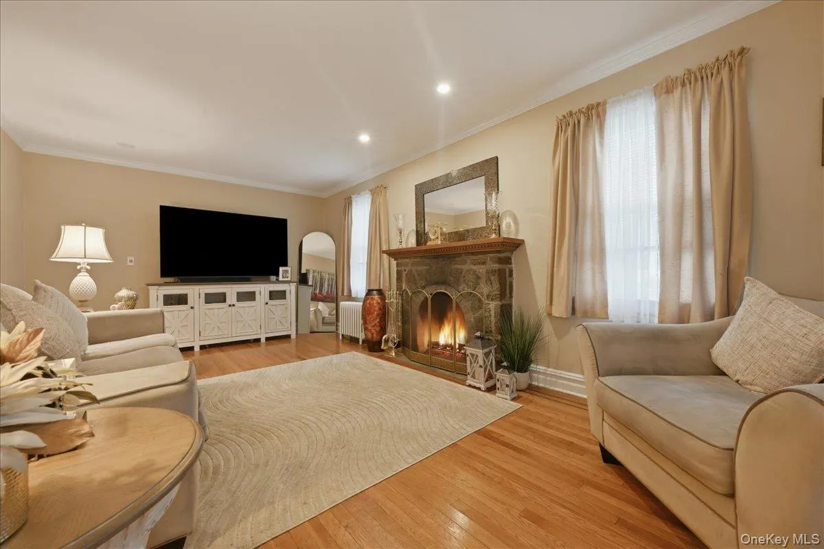 Living Room w/Fireplace Living Room w/Fireplace