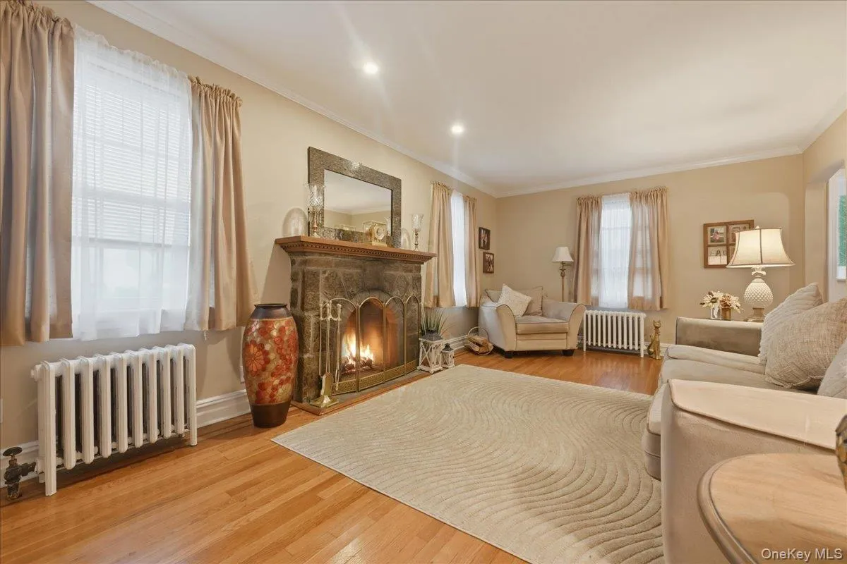 Living Room w/Fireplace Living Room w/Fireplace