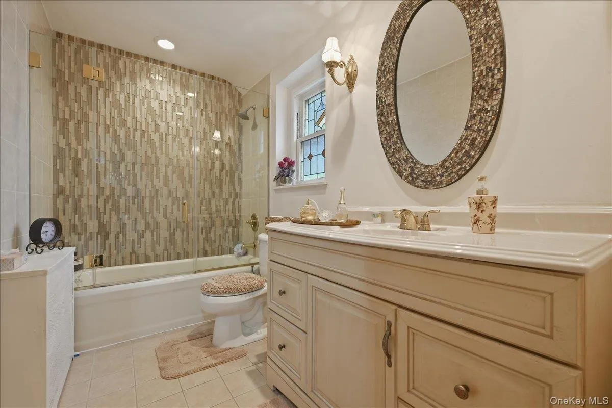 Full Bathroom Full Bathroom