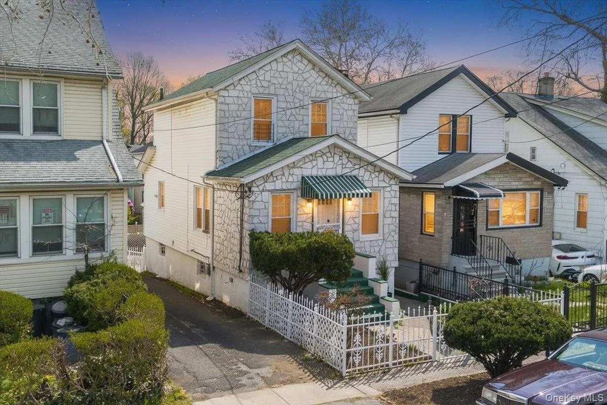 3704 Harper Avenue, New York, NY, 3 Bedrooms Bedrooms, 6 Rooms Rooms,3 BathroomsBathrooms,Residential,For Rent,Harper,0,1029285 3704 Harper Avenue, New York, NY, 3 Bedrooms Bedrooms, 6 Rooms Rooms,3 BathroomsBathrooms,Residential,For Rent,Harper,0,1029285