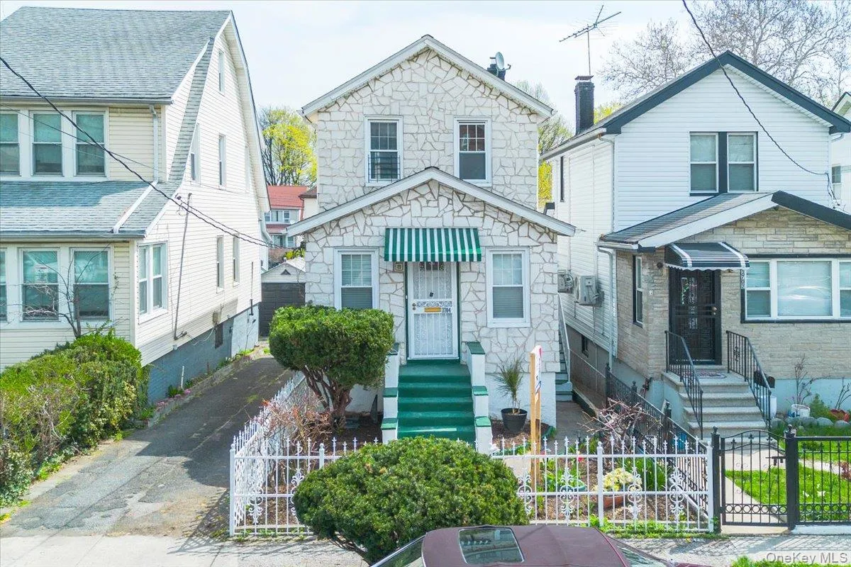 3704 Harper Avenue, New York, NY, 3 Bedrooms Bedrooms, 6 Rooms Rooms,3 BathroomsBathrooms,Residential,For Rent,Harper,0,1029285 3704 Harper Avenue, New York, NY, 3 Bedrooms Bedrooms, 6 Rooms Rooms,3 BathroomsBathrooms,Residential,For Rent,Harper,0,1029285
