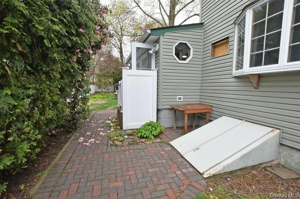 144 Division Avenue, Islip, NY, 4 Bedrooms Bedrooms, 9 Rooms Rooms,2 BathroomsBathrooms,Residential,For Rent,Division,0,1029289 144 Division Avenue, Islip, NY, 4 Bedrooms Bedrooms, 9 Rooms Rooms,2 BathroomsBathrooms,Residential,For Rent,Division,0,1029289