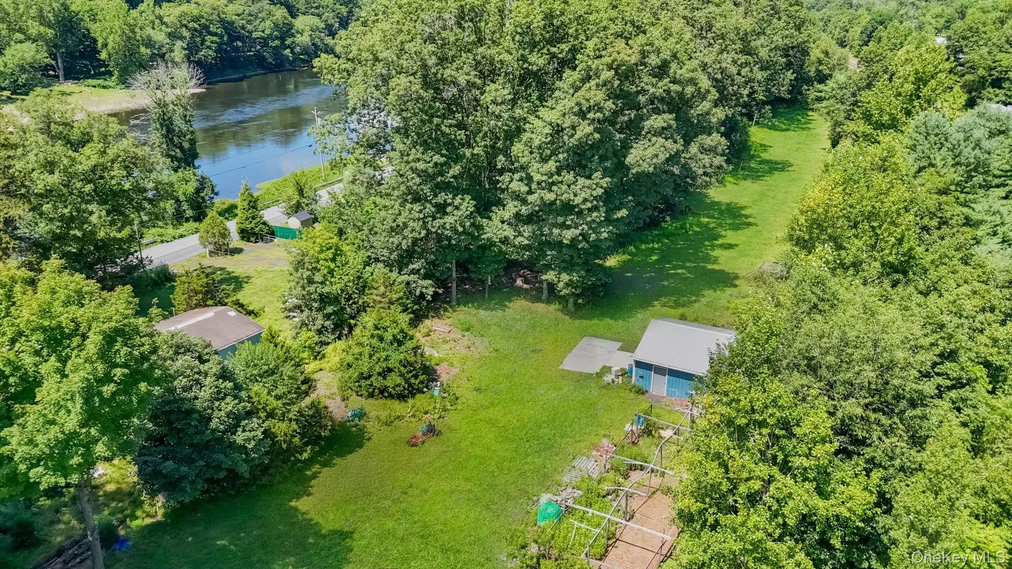 Left is home front to river and pole barn above on upper field Left is home front to river and pole barn above on upper field
