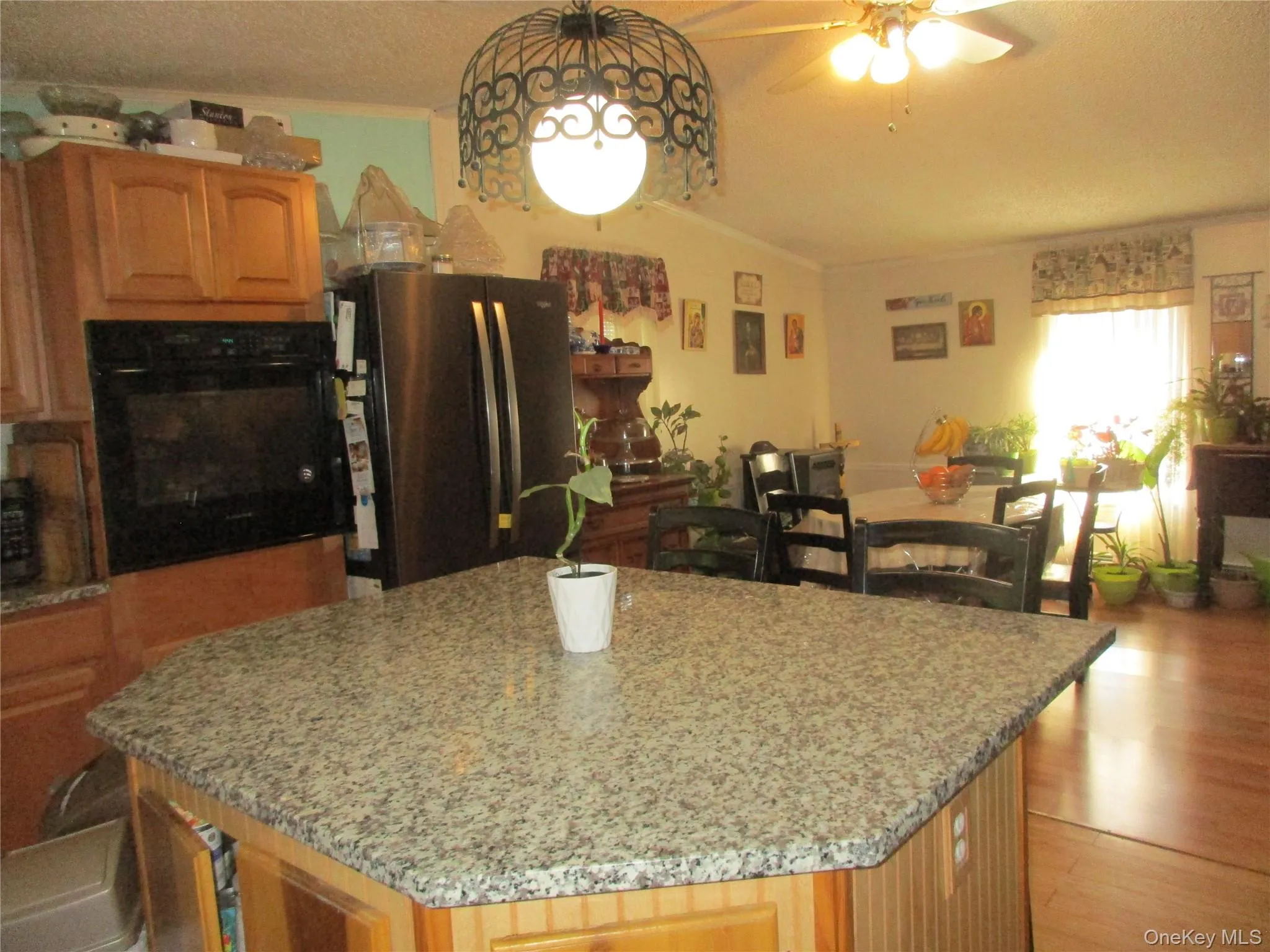 Large Island in kitchen Large Island in kitchen