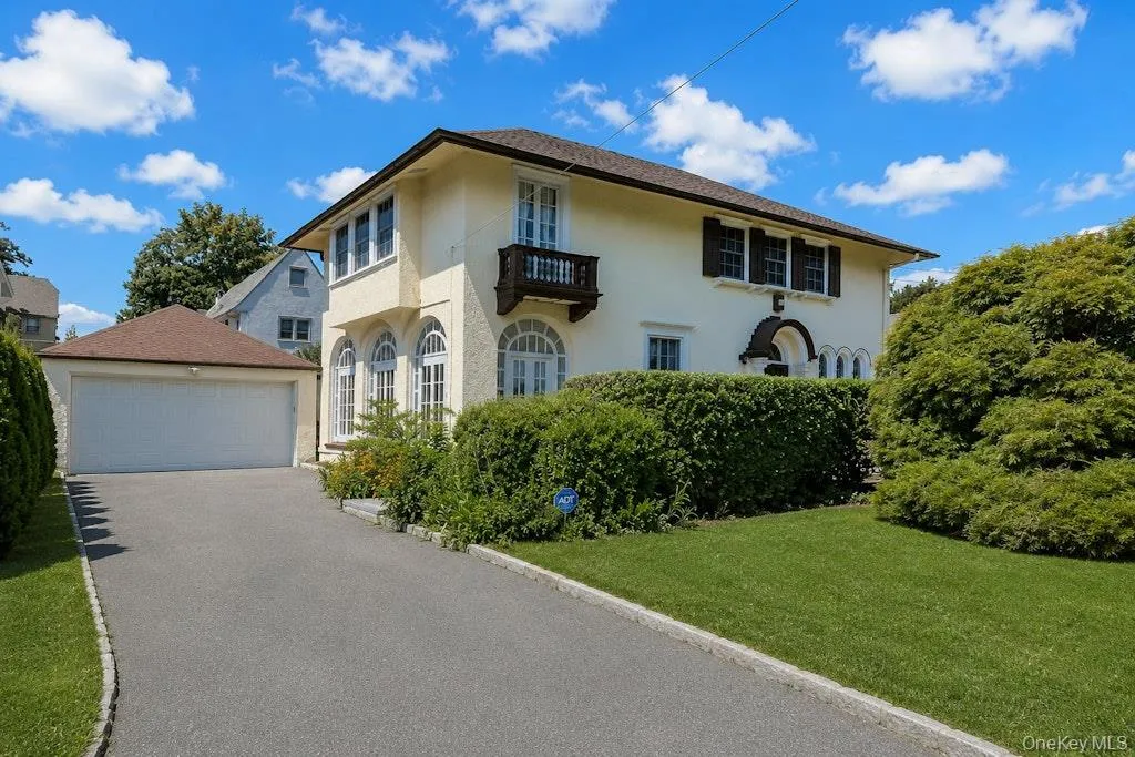 Two Car Garage & Driveway! Two Car Garage & Driveway!