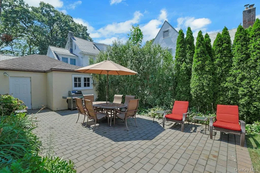 Second Patio One In Front And This One In Back! Second Patio One In Front And This One In Back!