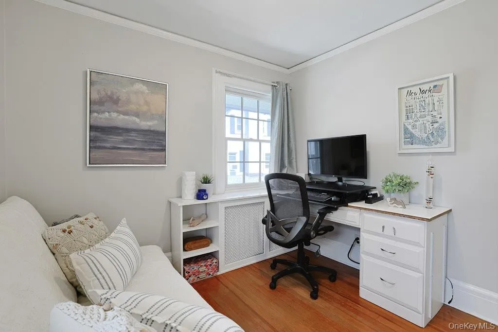 Bedroom/Guest room/Office... Bedroom/Guest room/Office...