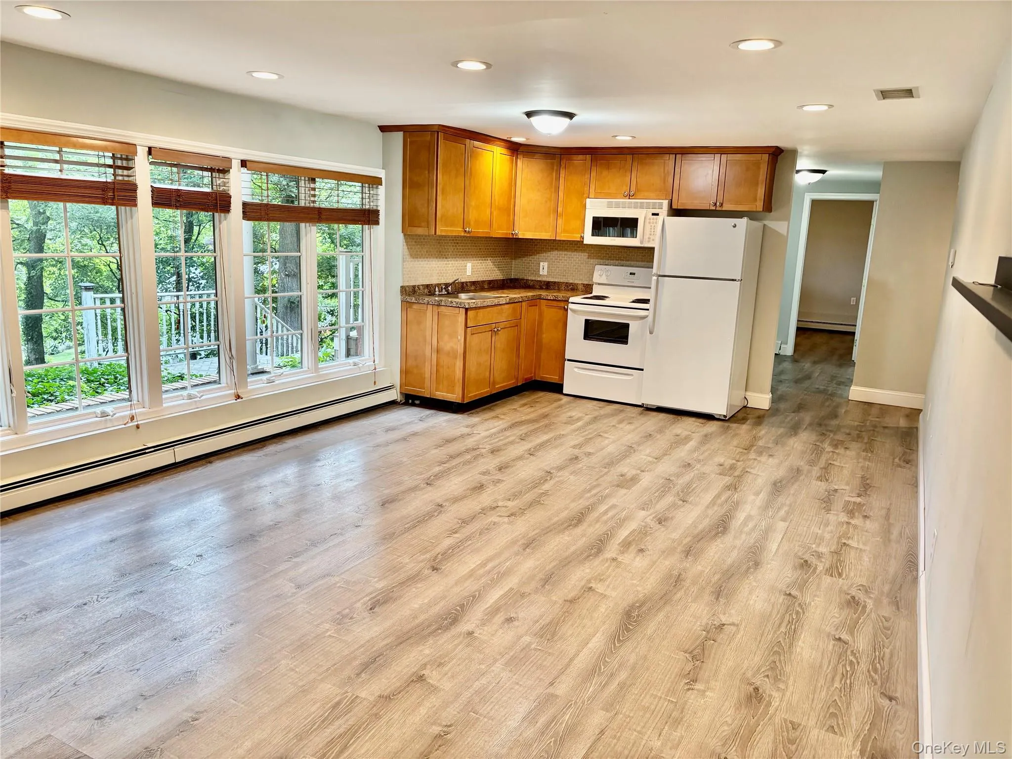 108 Old Country Road, Huntington, NY, 1 Bedroom Bedrooms, 3 Rooms Rooms,1 BathroomBathrooms,Residential Lease,For Rent,Old Country,0,1029299 108 Old Country Road, Huntington, NY, 1 Bedroom Bedrooms, 3 Rooms Rooms,1 BathroomBathrooms,Residential Lease,For Rent,Old Country,0,1029299