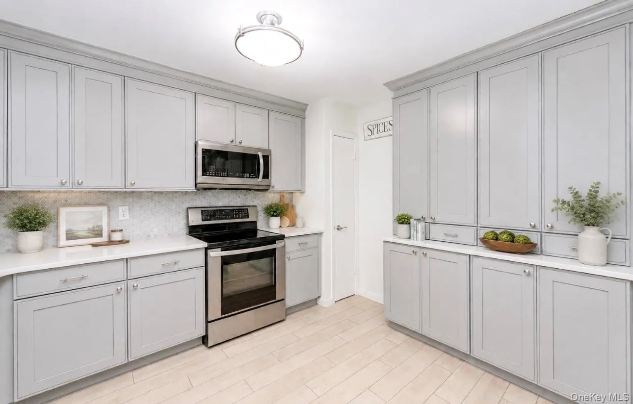 2 Pine Street, Huntington, NY, 2 Bedrooms Bedrooms, 6 Rooms Rooms,2 BathroomsBathrooms,Residential,For Rent,Pine,0,1029301 2 Pine Street, Huntington, NY, 2 Bedrooms Bedrooms, 6 Rooms Rooms,2 BathroomsBathrooms,Residential,For Rent,Pine,0,1029301