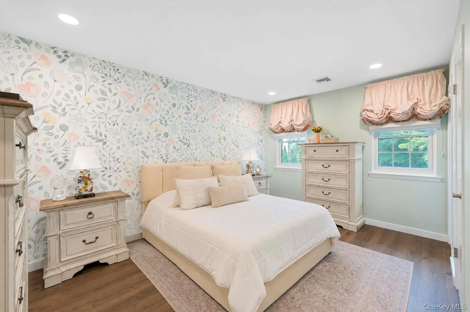 2 Pine Street, Huntington, NY, 2 Bedrooms Bedrooms, 6 Rooms Rooms,2 BathroomsBathrooms,Residential,For Rent,Pine,0,1029301 2 Pine Street, Huntington, NY, 2 Bedrooms Bedrooms, 6 Rooms Rooms,2 BathroomsBathrooms,Residential,For Rent,Pine,0,1029301