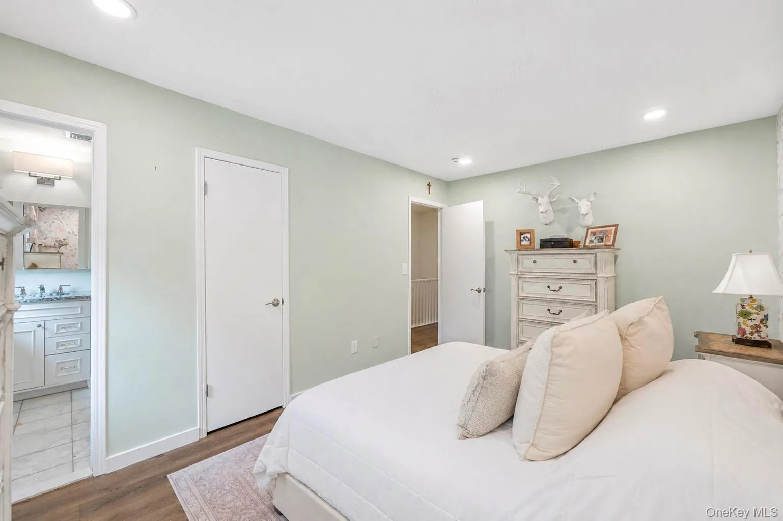 2 Pine Street, Huntington, NY, 2 Bedrooms Bedrooms, 6 Rooms Rooms,2 BathroomsBathrooms,Residential,For Rent,Pine,0,1029301 2 Pine Street, Huntington, NY, 2 Bedrooms Bedrooms, 6 Rooms Rooms,2 BathroomsBathrooms,Residential,For Rent,Pine,0,1029301