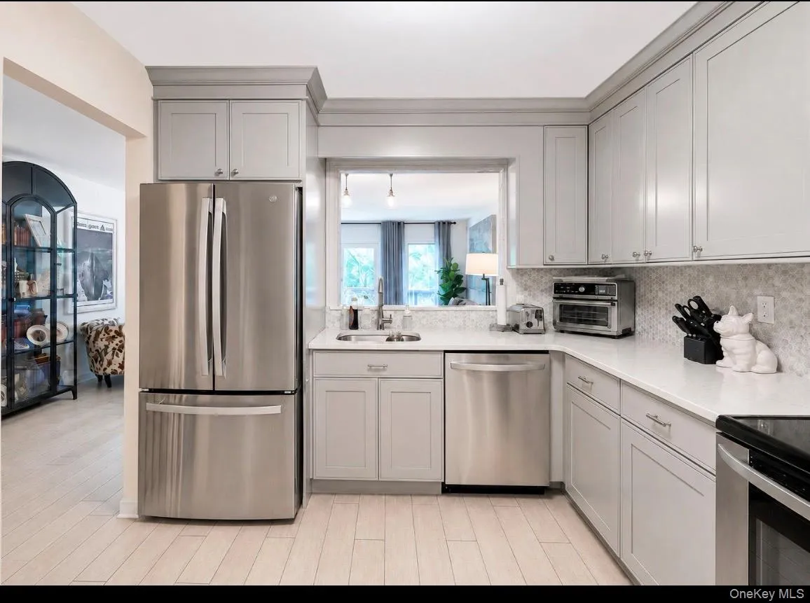 2 Pine Street, Huntington, NY, 2 Bedrooms Bedrooms, 6 Rooms Rooms,2 BathroomsBathrooms,Residential,For Rent,Pine,0,1029301 2 Pine Street, Huntington, NY, 2 Bedrooms Bedrooms, 6 Rooms Rooms,2 BathroomsBathrooms,Residential,For Rent,Pine,0,1029301