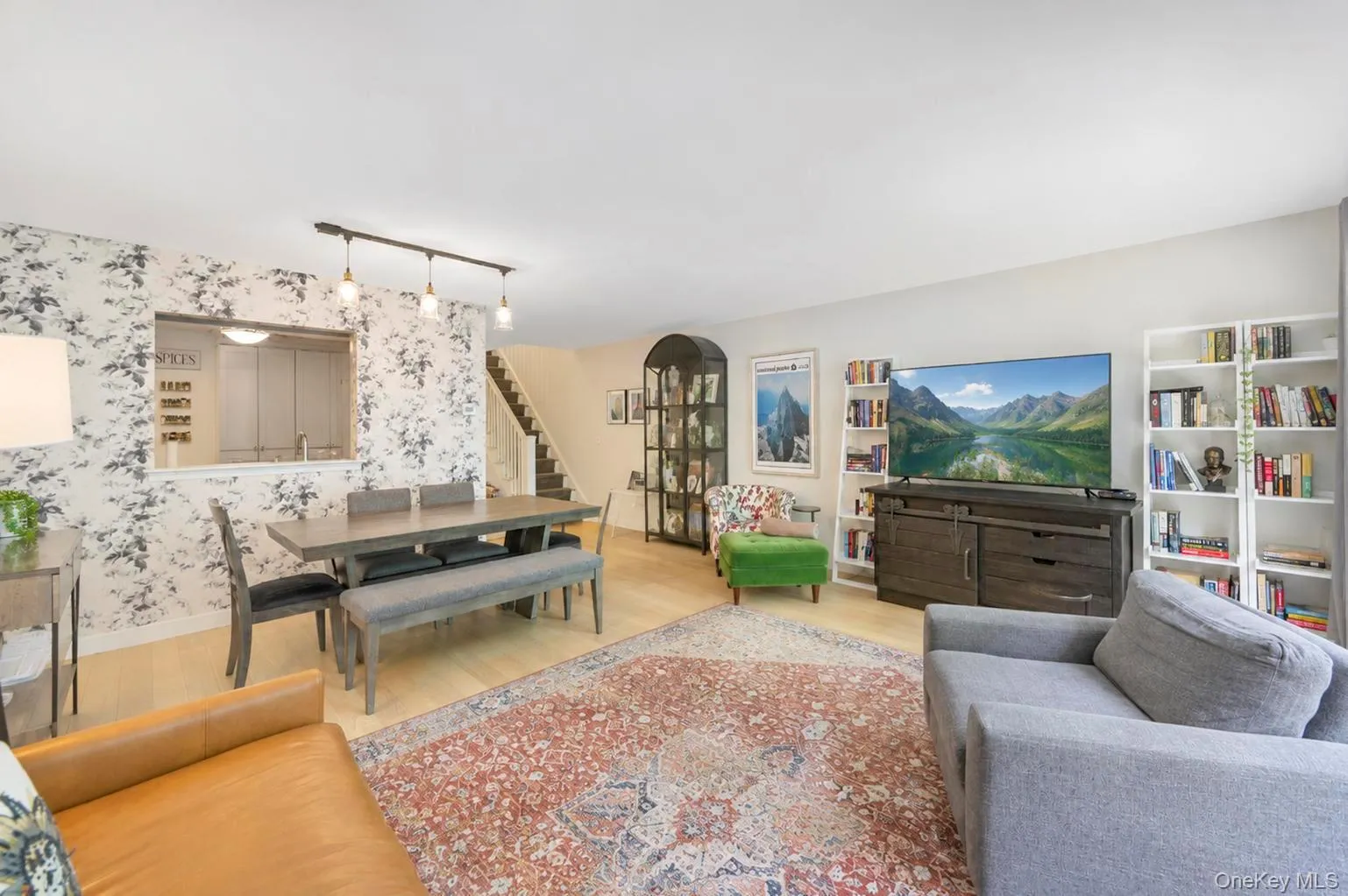 2 Pine Street, Huntington, NY, 2 Bedrooms Bedrooms, 6 Rooms Rooms,2 BathroomsBathrooms,Residential,For Rent,Pine,0,1029301 2 Pine Street, Huntington, NY, 2 Bedrooms Bedrooms, 6 Rooms Rooms,2 BathroomsBathrooms,Residential,For Rent,Pine,0,1029301