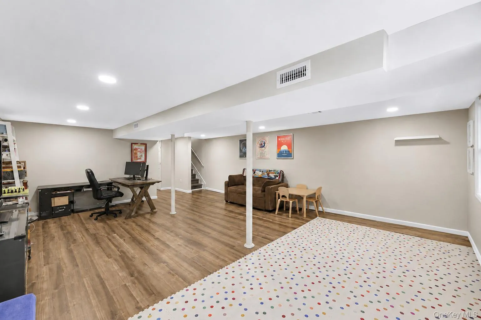 2 Pine Street, Huntington, NY, 2 Bedrooms Bedrooms, 6 Rooms Rooms,2 BathroomsBathrooms,Residential,For Rent,Pine,0,1029301 2 Pine Street, Huntington, NY, 2 Bedrooms Bedrooms, 6 Rooms Rooms,2 BathroomsBathrooms,Residential,For Rent,Pine,0,1029301