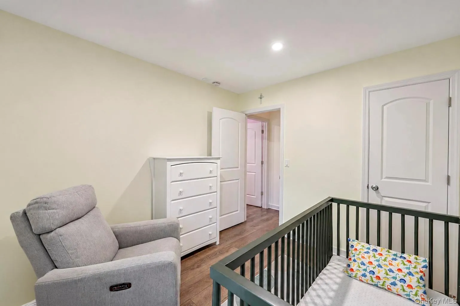 2 Pine Street, Huntington, NY, 2 Bedrooms Bedrooms, 6 Rooms Rooms,2 BathroomsBathrooms,Residential,For Rent,Pine,0,1029301 2 Pine Street, Huntington, NY, 2 Bedrooms Bedrooms, 6 Rooms Rooms,2 BathroomsBathrooms,Residential,For Rent,Pine,0,1029301