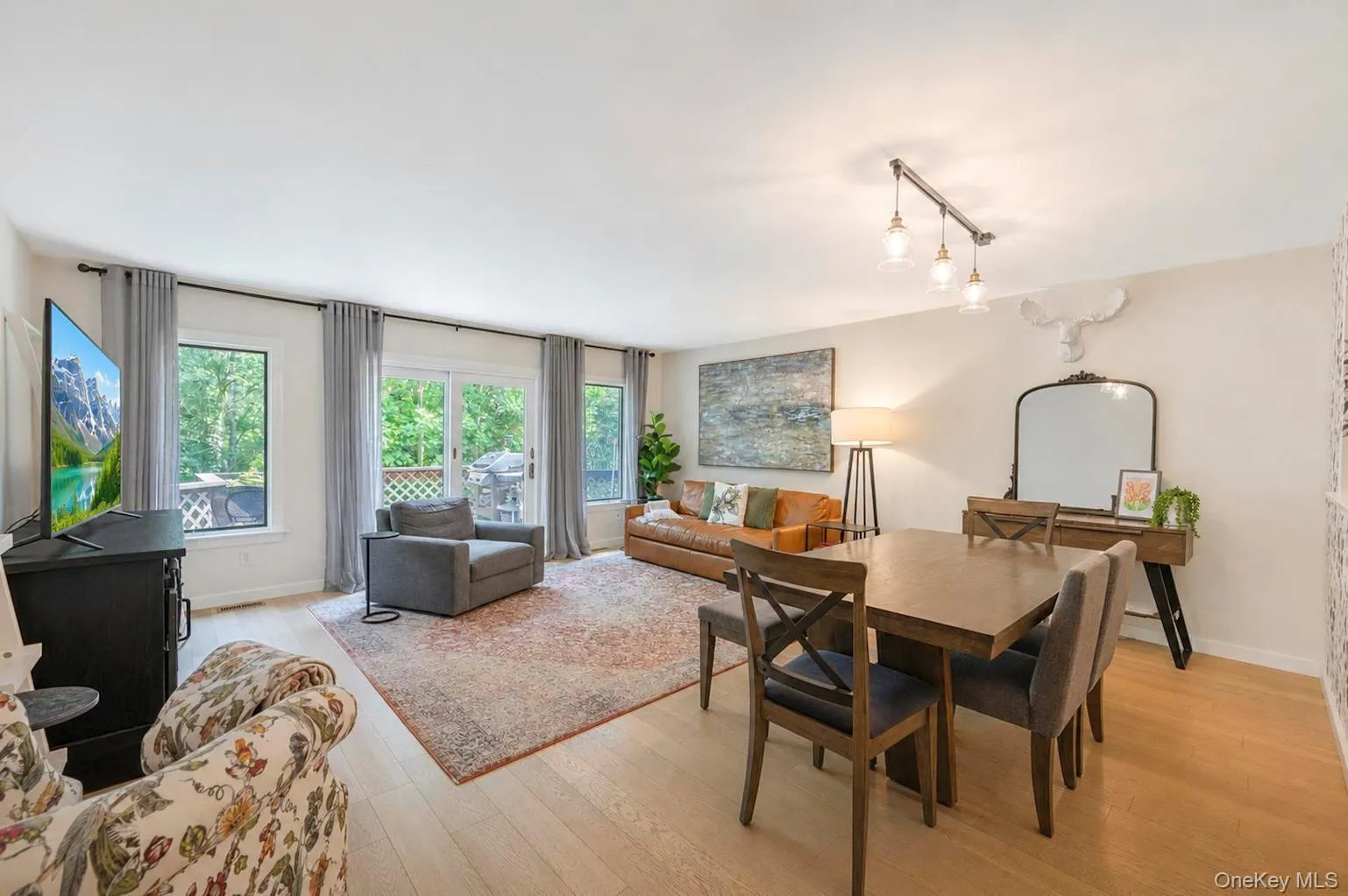 2 Pine Street, Huntington, NY, 2 Bedrooms Bedrooms, 6 Rooms Rooms,2 BathroomsBathrooms,Residential,For Rent,Pine,0,1029301 2 Pine Street, Huntington, NY, 2 Bedrooms Bedrooms, 6 Rooms Rooms,2 BathroomsBathrooms,Residential,For Rent,Pine,0,1029301