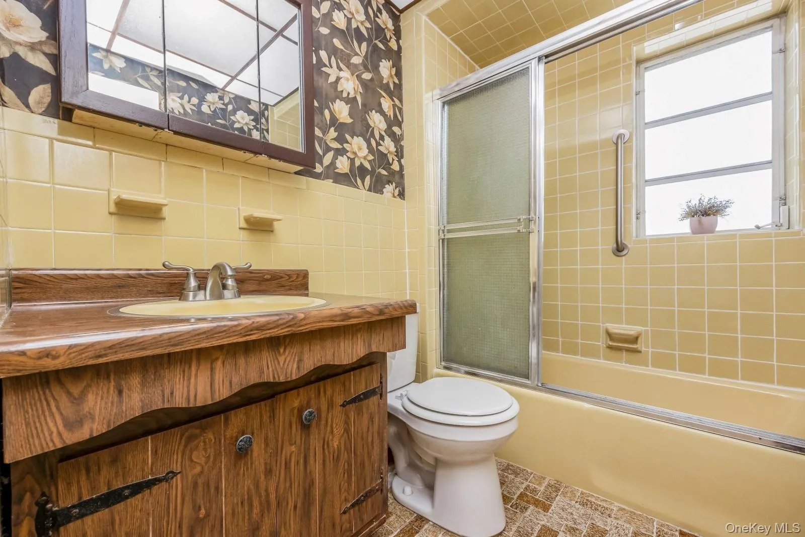 65-30 78th Street, New York, NY, 3 Bedrooms Bedrooms, 9 Rooms Rooms,1 BathroomBathrooms,Residential,For Rent,78th,0,1029303 65-30 78th Street, New York, NY, 3 Bedrooms Bedrooms, 9 Rooms Rooms,1 BathroomBathrooms,Residential,For Rent,78th,0,1029303