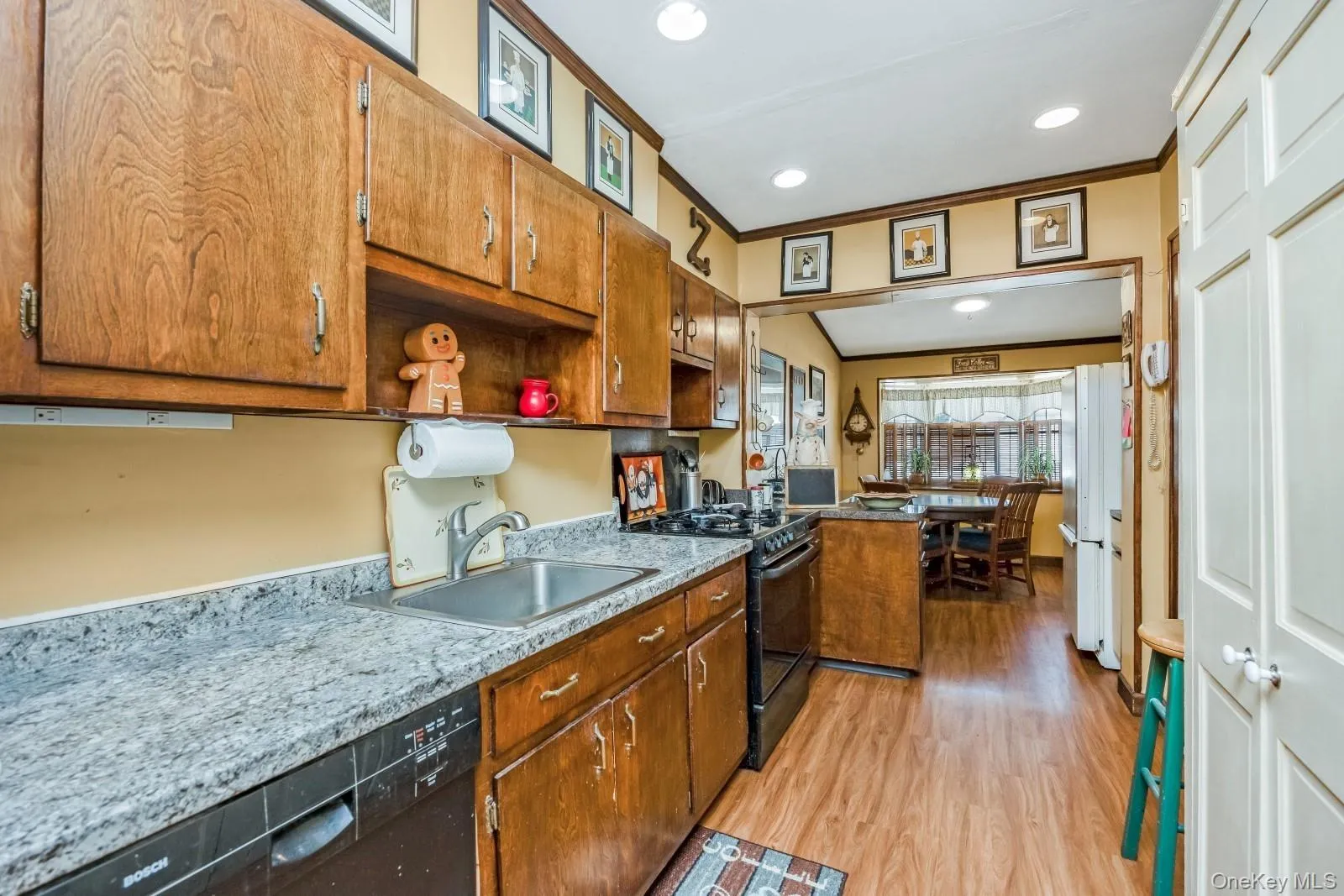 65-30 78th Street, New York, NY, 3 Bedrooms Bedrooms, 9 Rooms Rooms,1 BathroomBathrooms,Residential,For Rent,78th,0,1029303 65-30 78th Street, New York, NY, 3 Bedrooms Bedrooms, 9 Rooms Rooms,1 BathroomBathrooms,Residential,For Rent,78th,0,1029303