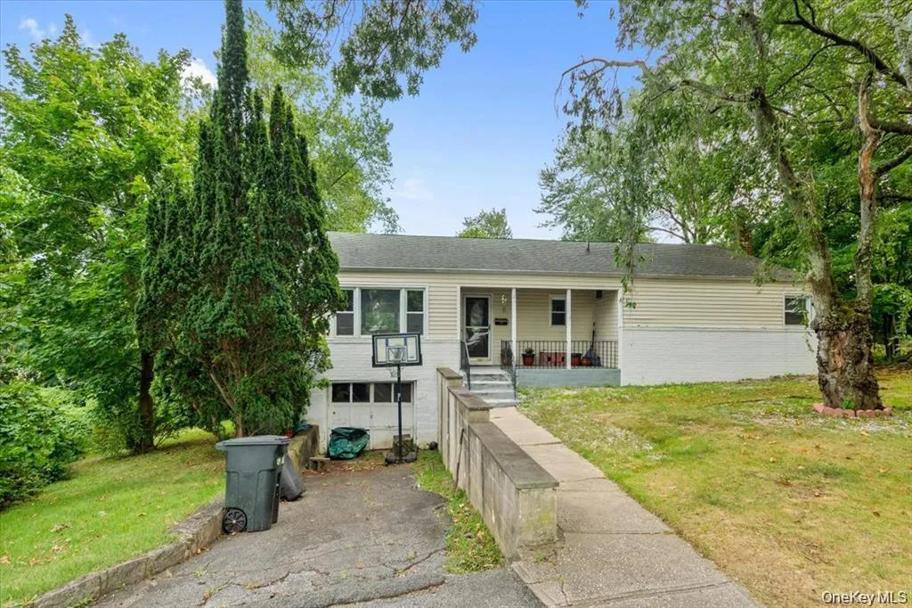 101 Cresthill Road, Yonkers, NY, 3 Bedrooms Bedrooms, 5 Rooms Rooms,2 BathroomsBathrooms,Residential,For Rent,Cresthill,0,1029304 101 Cresthill Road, Yonkers, NY, 3 Bedrooms Bedrooms, 5 Rooms Rooms,2 BathroomsBathrooms,Residential,For Rent,Cresthill,0,1029304