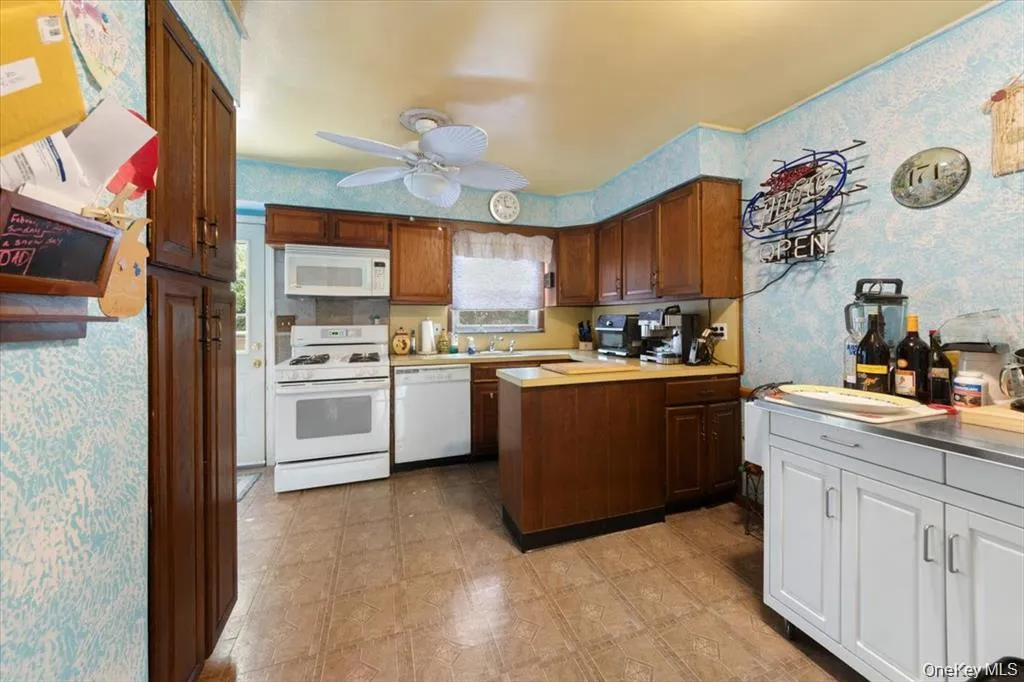 101 Cresthill Road, Yonkers, NY, 3 Bedrooms Bedrooms, 5 Rooms Rooms,2 BathroomsBathrooms,Residential,For Rent,Cresthill,0,1029304 101 Cresthill Road, Yonkers, NY, 3 Bedrooms Bedrooms, 5 Rooms Rooms,2 BathroomsBathrooms,Residential,For Rent,Cresthill,0,1029304