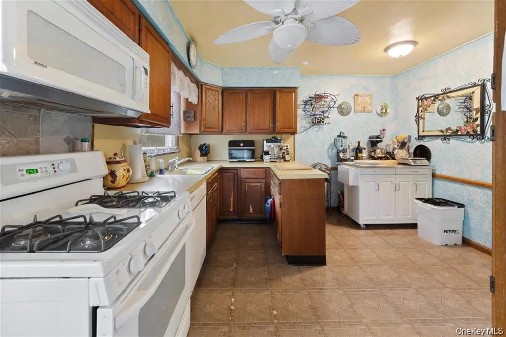 101 Cresthill Road, Yonkers, NY, 3 Bedrooms Bedrooms, 5 Rooms Rooms,2 BathroomsBathrooms,Residential,For Rent,Cresthill,0,1029304 101 Cresthill Road, Yonkers, NY, 3 Bedrooms Bedrooms, 5 Rooms Rooms,2 BathroomsBathrooms,Residential,For Rent,Cresthill,0,1029304