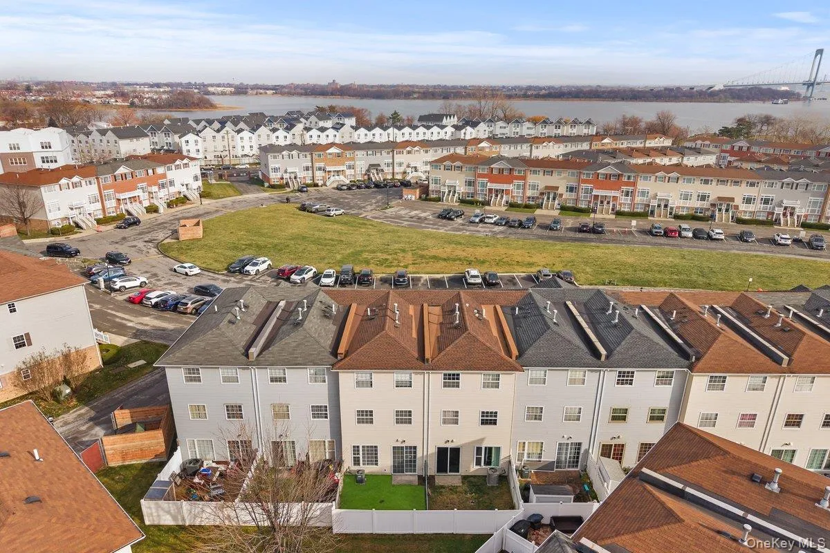 126 Beacon Lane, New York, NY, 3 Bedrooms Bedrooms, 6 Rooms Rooms,2 BathroomsBathrooms,Residential,For Rent,Beacon,0,1029314 126 Beacon Lane, New York, NY, 3 Bedrooms Bedrooms, 6 Rooms Rooms,2 BathroomsBathrooms,Residential,For Rent,Beacon,0,1029314