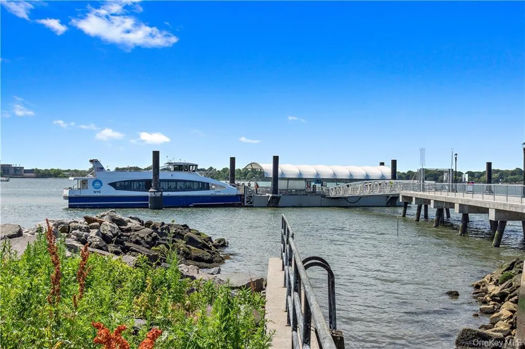 Ferry Station Clasonpoint/Soundview Ferry Station Clasonpoint/Soundview