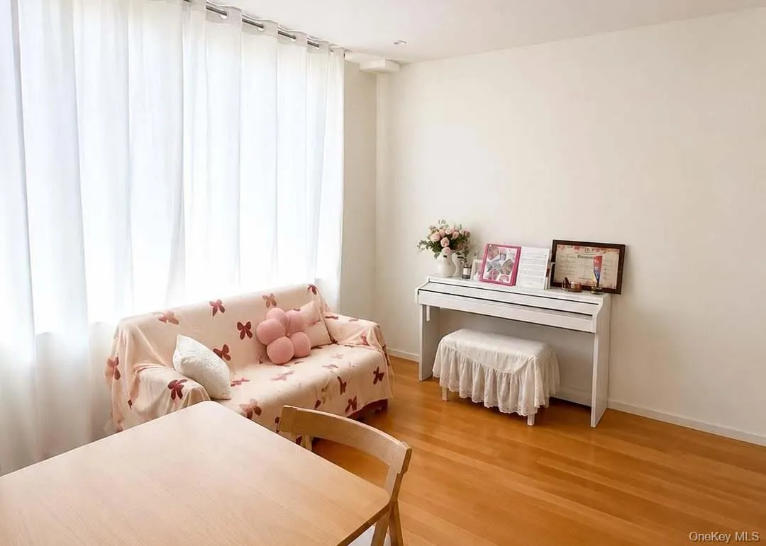 4223 Parsons Boulevard, New York, NY, 1 Room Rooms,1 BathroomBathrooms,Residential,For Rent,Parsons,0,1029324 4223 Parsons Boulevard, New York, NY, 1 Room Rooms,1 BathroomBathrooms,Residential,For Rent,Parsons,0,1029324