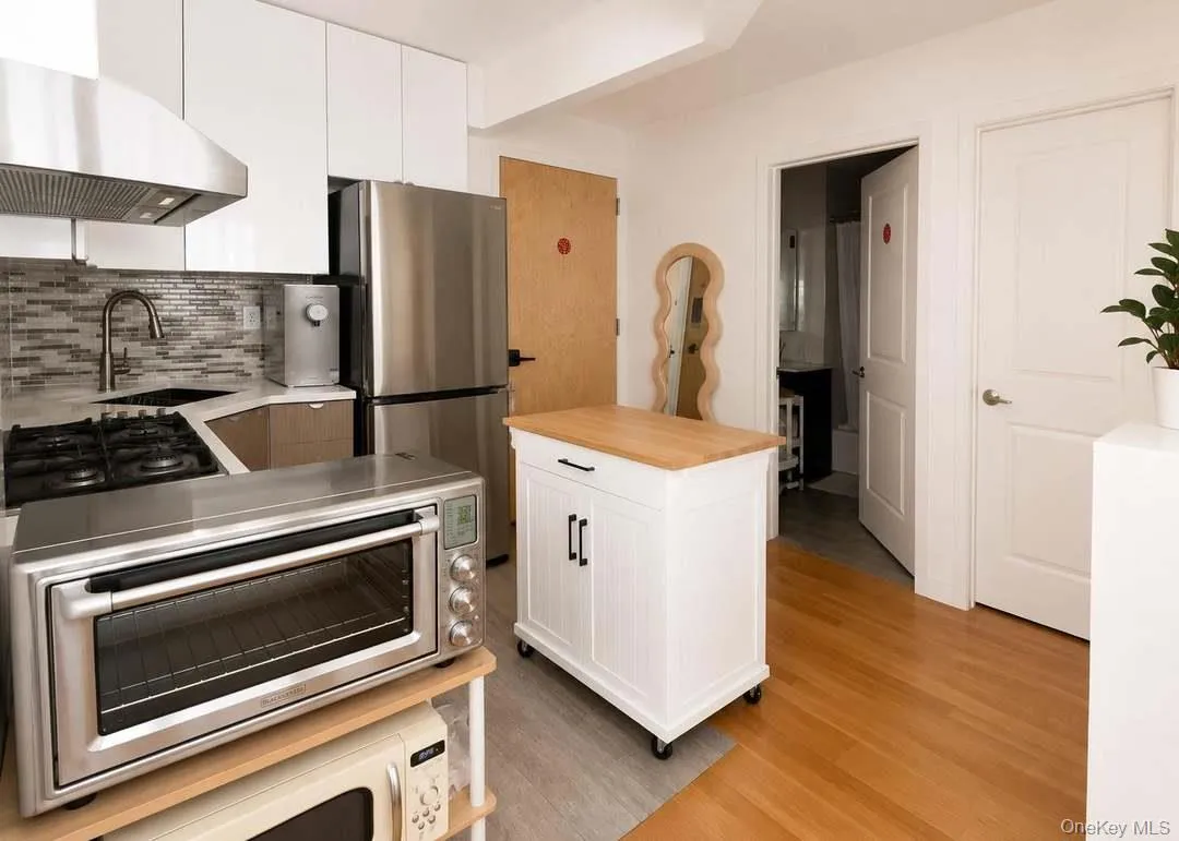 4223 Parsons Boulevard, New York, NY, 1 Room Rooms,1 BathroomBathrooms,Residential,For Rent,Parsons,0,1029324 4223 Parsons Boulevard, New York, NY, 1 Room Rooms,1 BathroomBathrooms,Residential,For Rent,Parsons,0,1029324
