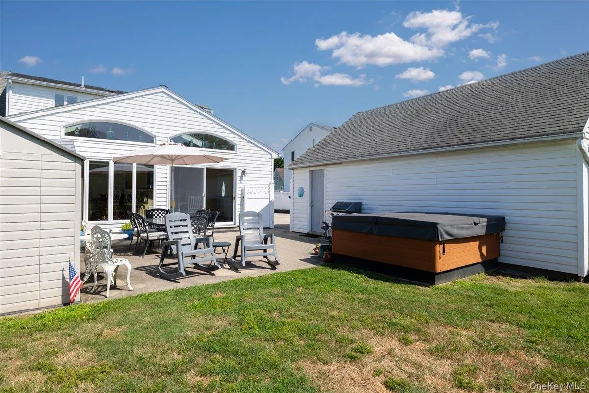 34 Farmers Avenue, Babylon, NY, 3 Bedrooms Bedrooms, 6 Rooms Rooms,2 BathroomsBathrooms,Residential,For Rent,Farmers,0,1029325 34 Farmers Avenue, Babylon, NY, 3 Bedrooms Bedrooms, 6 Rooms Rooms,2 BathroomsBathrooms,Residential,For Rent,Farmers,0,1029325