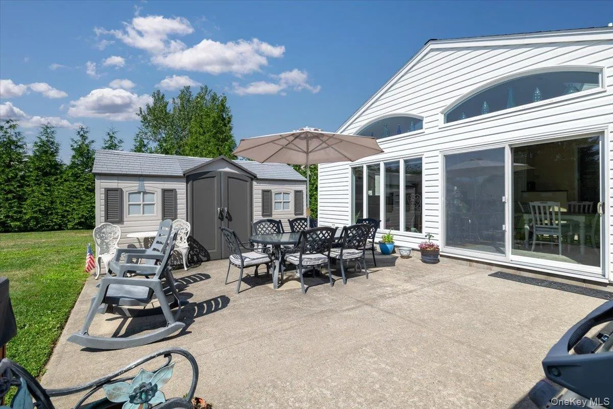 34 Farmers Avenue, Babylon, NY, 3 Bedrooms Bedrooms, 6 Rooms Rooms,2 BathroomsBathrooms,Residential,For Rent,Farmers,0,1029325 34 Farmers Avenue, Babylon, NY, 3 Bedrooms Bedrooms, 6 Rooms Rooms,2 BathroomsBathrooms,Residential,For Rent,Farmers,0,1029325