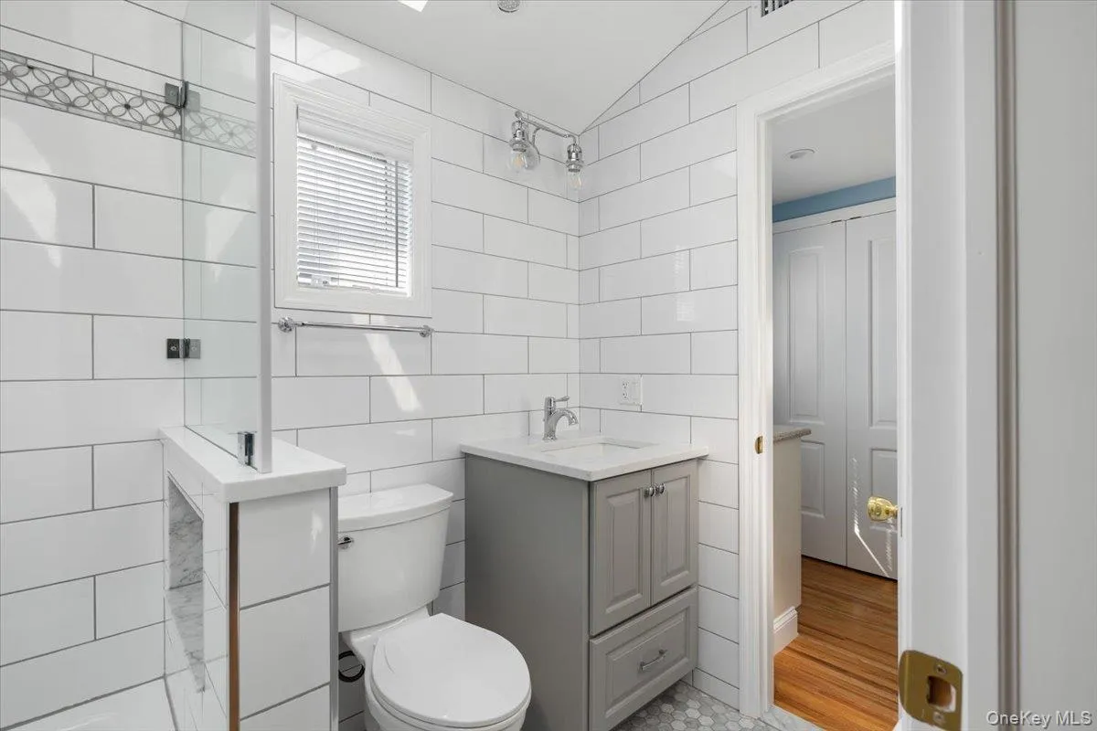 34 Farmers Avenue, Babylon, NY, 3 Bedrooms Bedrooms, 6 Rooms Rooms,2 BathroomsBathrooms,Residential,For Rent,Farmers,0,1029325 34 Farmers Avenue, Babylon, NY, 3 Bedrooms Bedrooms, 6 Rooms Rooms,2 BathroomsBathrooms,Residential,For Rent,Farmers,0,1029325
