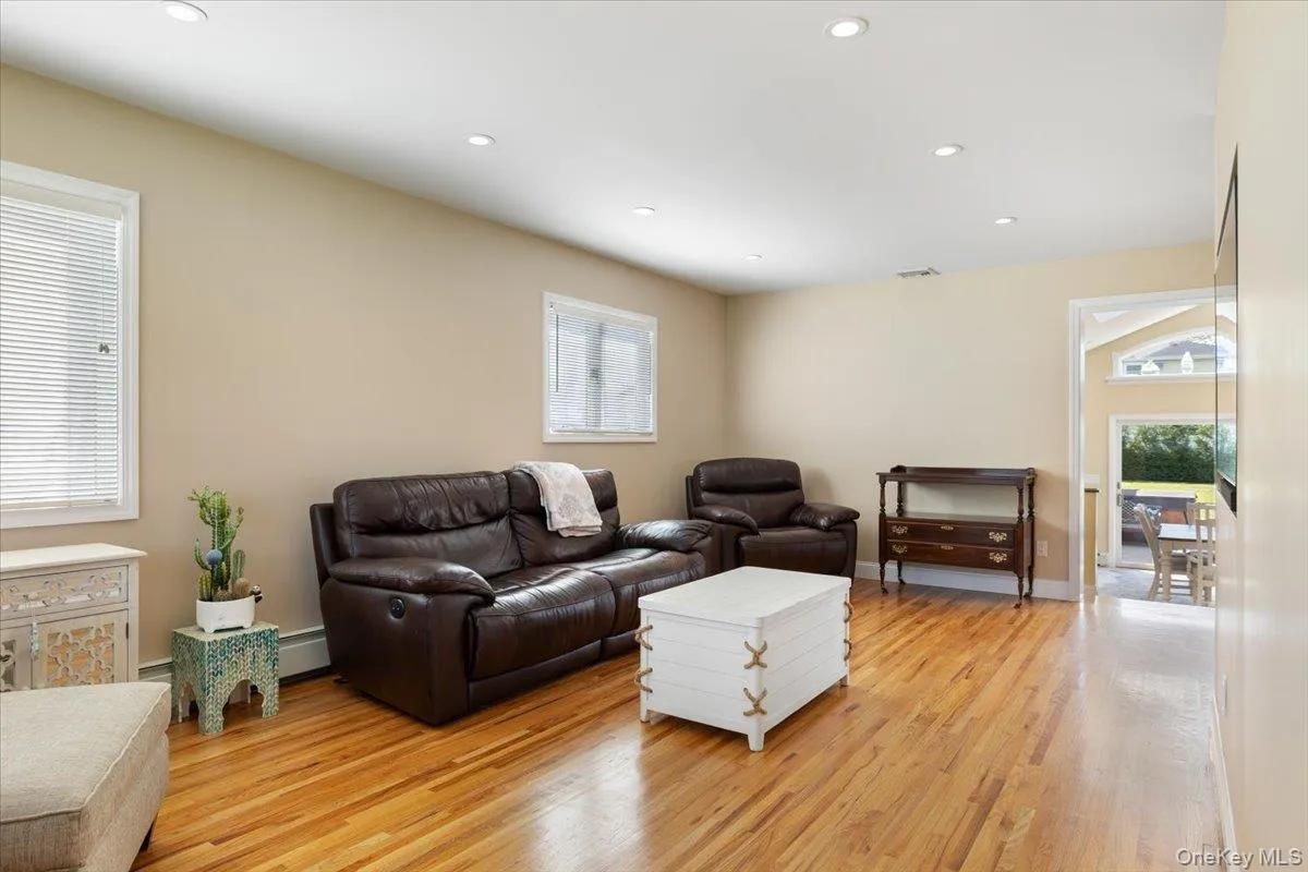 34 Farmers Avenue, Babylon, NY, 3 Bedrooms Bedrooms, 6 Rooms Rooms,2 BathroomsBathrooms,Residential,For Rent,Farmers,0,1029325 34 Farmers Avenue, Babylon, NY, 3 Bedrooms Bedrooms, 6 Rooms Rooms,2 BathroomsBathrooms,Residential,For Rent,Farmers,0,1029325