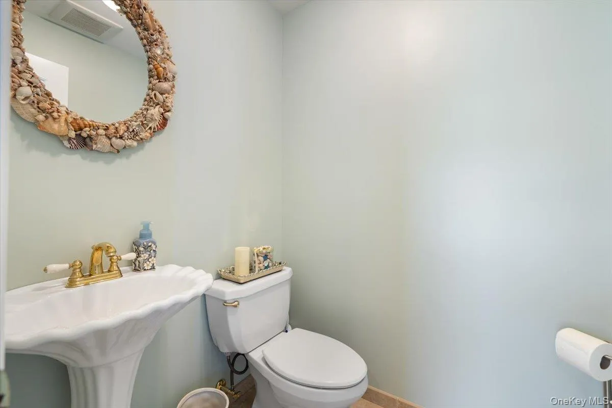 34 Farmers Avenue, Babylon, NY, 3 Bedrooms Bedrooms, 6 Rooms Rooms,2 BathroomsBathrooms,Residential,For Rent,Farmers,0,1029325 34 Farmers Avenue, Babylon, NY, 3 Bedrooms Bedrooms, 6 Rooms Rooms,2 BathroomsBathrooms,Residential,For Rent,Farmers,0,1029325
