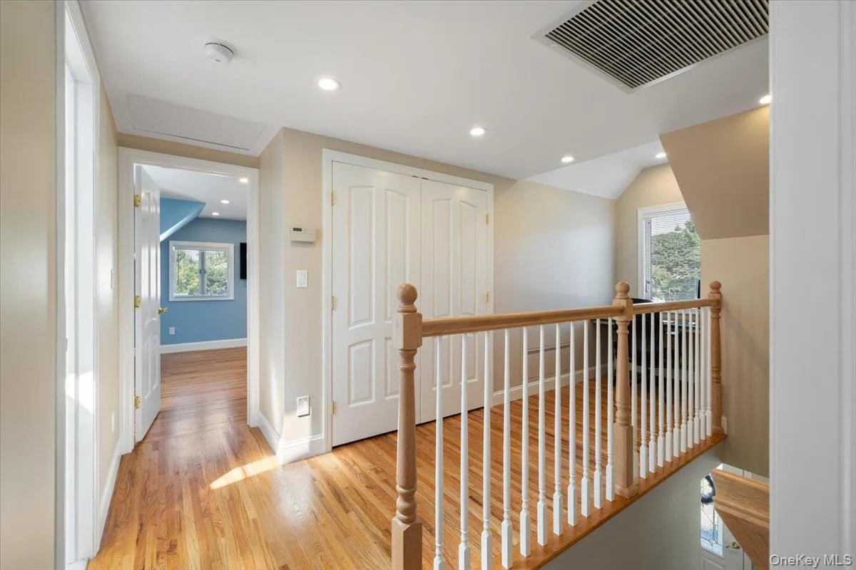 34 Farmers Avenue, Babylon, NY, 3 Bedrooms Bedrooms, 6 Rooms Rooms,2 BathroomsBathrooms,Residential,For Rent,Farmers,0,1029325 34 Farmers Avenue, Babylon, NY, 3 Bedrooms Bedrooms, 6 Rooms Rooms,2 BathroomsBathrooms,Residential,For Rent,Farmers,0,1029325