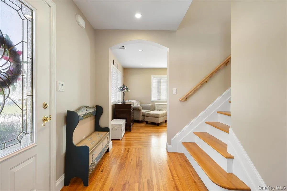 34 Farmers Avenue, Babylon, NY, 3 Bedrooms Bedrooms, 6 Rooms Rooms,2 BathroomsBathrooms,Residential,For Rent,Farmers,0,1029325 34 Farmers Avenue, Babylon, NY, 3 Bedrooms Bedrooms, 6 Rooms Rooms,2 BathroomsBathrooms,Residential,For Rent,Farmers,0,1029325