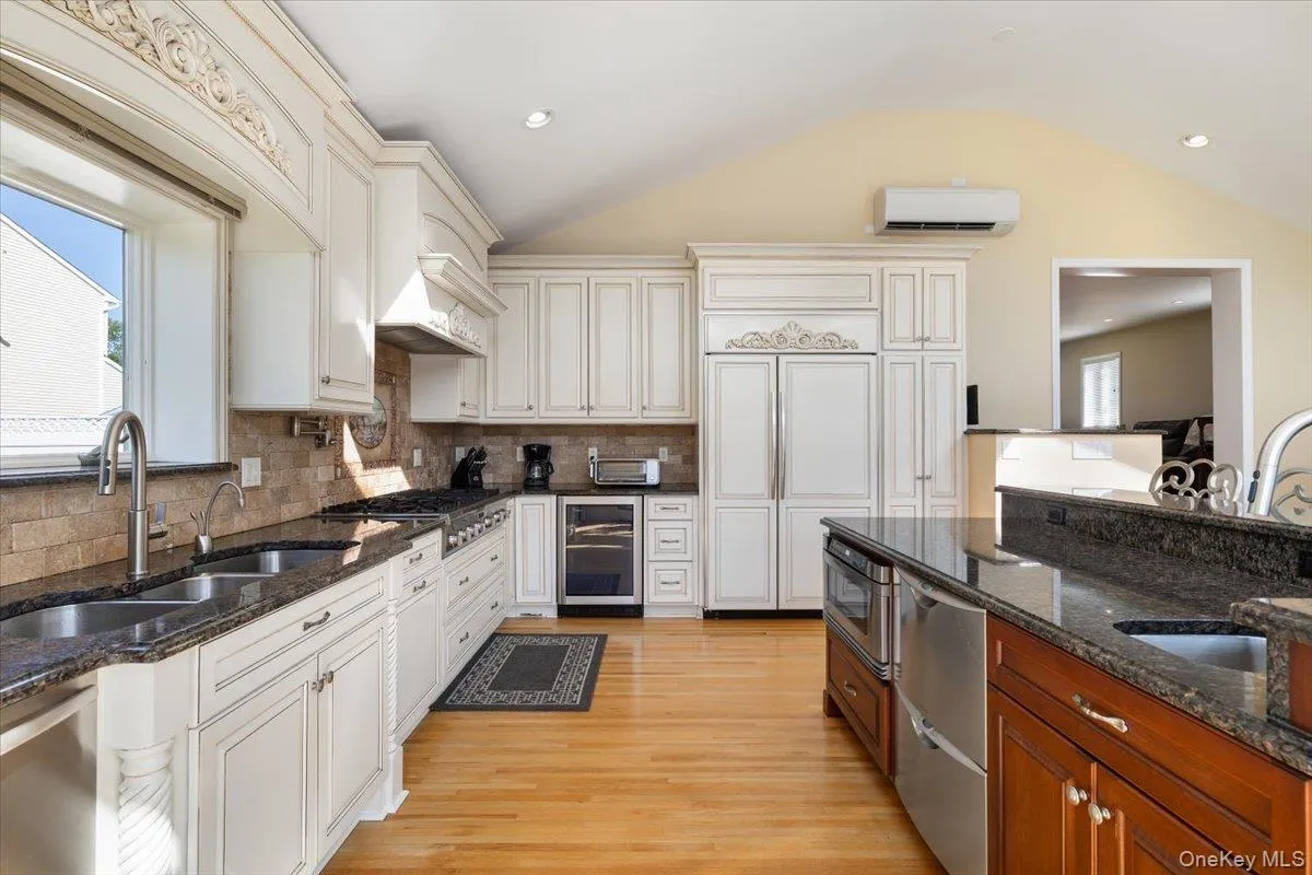 34 Farmers Avenue, Babylon, NY, 3 Bedrooms Bedrooms, 6 Rooms Rooms,2 BathroomsBathrooms,Residential,For Rent,Farmers,0,1029325 34 Farmers Avenue, Babylon, NY, 3 Bedrooms Bedrooms, 6 Rooms Rooms,2 BathroomsBathrooms,Residential,For Rent,Farmers,0,1029325