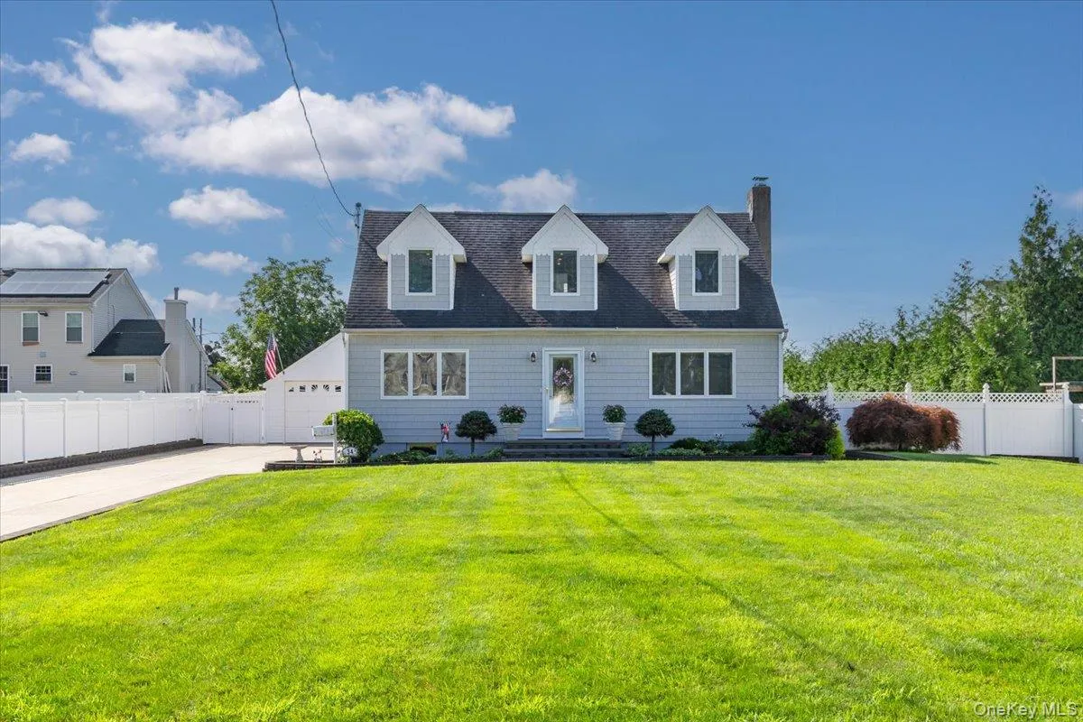 34 Farmers Avenue, Babylon, NY, 3 Bedrooms Bedrooms, 6 Rooms Rooms,2 BathroomsBathrooms,Residential,For Rent,Farmers,0,1029325 34 Farmers Avenue, Babylon, NY, 3 Bedrooms Bedrooms, 6 Rooms Rooms,2 BathroomsBathrooms,Residential,For Rent,Farmers,0,1029325