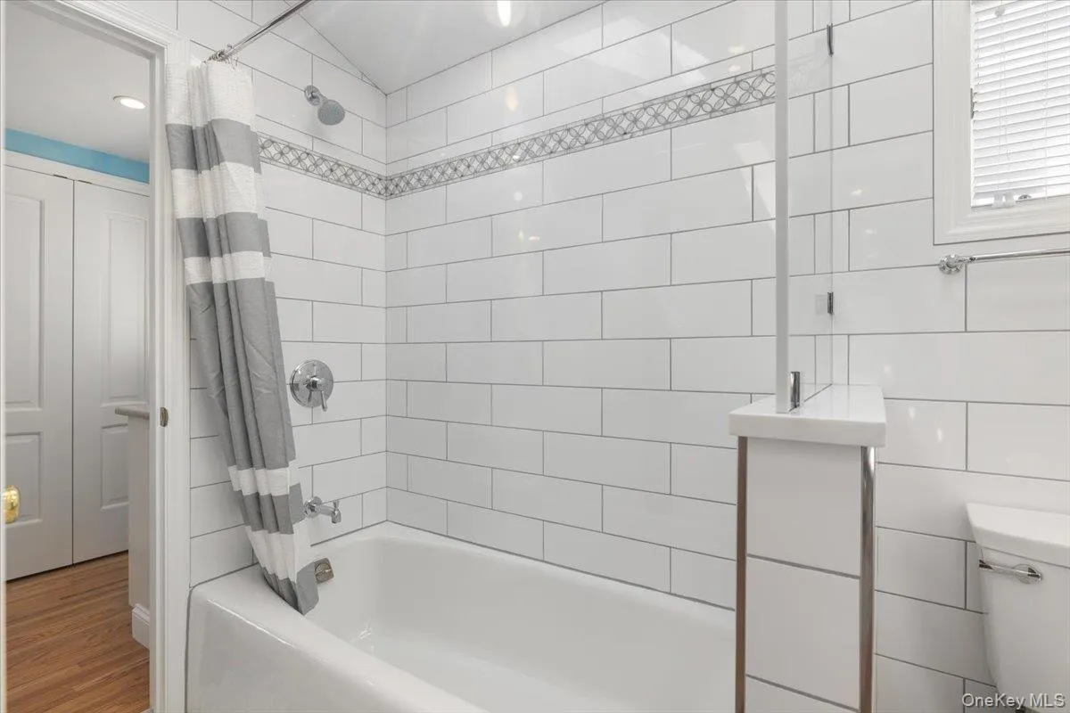34 Farmers Avenue, Babylon, NY, 3 Bedrooms Bedrooms, 6 Rooms Rooms,2 BathroomsBathrooms,Residential,For Rent,Farmers,0,1029325 34 Farmers Avenue, Babylon, NY, 3 Bedrooms Bedrooms, 6 Rooms Rooms,2 BathroomsBathrooms,Residential,For Rent,Farmers,0,1029325