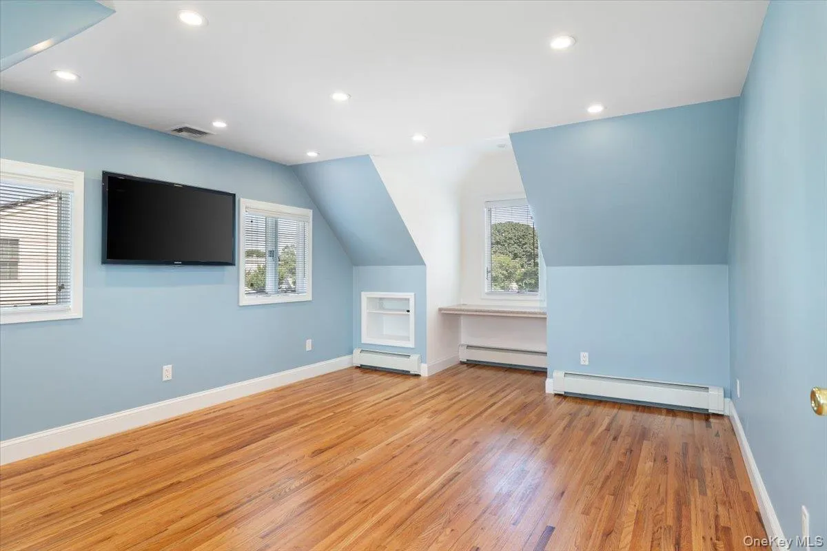 34 Farmers Avenue, Babylon, NY, 3 Bedrooms Bedrooms, 6 Rooms Rooms,2 BathroomsBathrooms,Residential,For Rent,Farmers,0,1029325 34 Farmers Avenue, Babylon, NY, 3 Bedrooms Bedrooms, 6 Rooms Rooms,2 BathroomsBathrooms,Residential,For Rent,Farmers,0,1029325