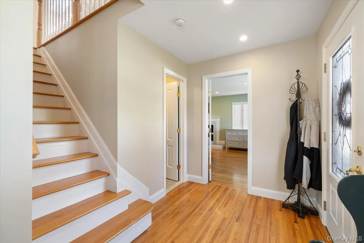 34 Farmers Avenue, Babylon, NY, 3 Bedrooms Bedrooms, 6 Rooms Rooms,2 BathroomsBathrooms,Residential,For Rent,Farmers,0,1029325 34 Farmers Avenue, Babylon, NY, 3 Bedrooms Bedrooms, 6 Rooms Rooms,2 BathroomsBathrooms,Residential,For Rent,Farmers,0,1029325