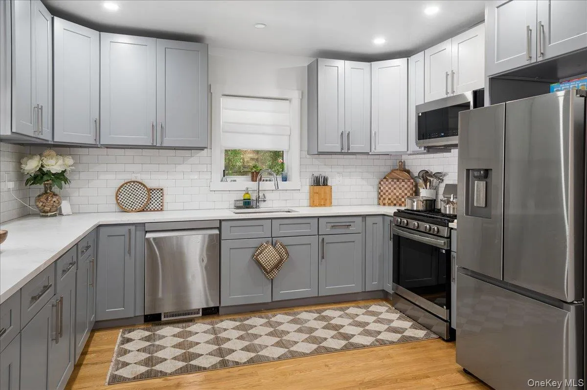 25 Van Duzen Place, Eastchester, NY, 4 Bedrooms Bedrooms, 7 Rooms Rooms,2 BathroomsBathrooms,Residential Lease,For Rent,Van Duzen,0,1029332 25 Van Duzen Place, Eastchester, NY, 4 Bedrooms Bedrooms, 7 Rooms Rooms,2 BathroomsBathrooms,Residential Lease,For Rent,Van Duzen,0,1029332
