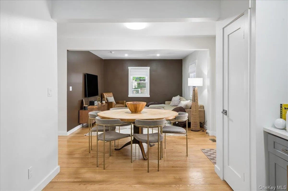 25 Van Duzen Place, Eastchester, NY, 4 Bedrooms Bedrooms, 7 Rooms Rooms,2 BathroomsBathrooms,Residential Lease,For Rent,Van Duzen,0,1029332 25 Van Duzen Place, Eastchester, NY, 4 Bedrooms Bedrooms, 7 Rooms Rooms,2 BathroomsBathrooms,Residential Lease,For Rent,Van Duzen,0,1029332