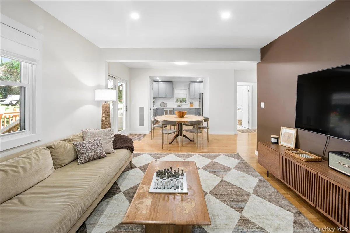 25 Van Duzen Place, Eastchester, NY, 4 Bedrooms Bedrooms, 7 Rooms Rooms,2 BathroomsBathrooms,Residential Lease,For Rent,Van Duzen,0,1029332 25 Van Duzen Place, Eastchester, NY, 4 Bedrooms Bedrooms, 7 Rooms Rooms,2 BathroomsBathrooms,Residential Lease,For Rent,Van Duzen,0,1029332