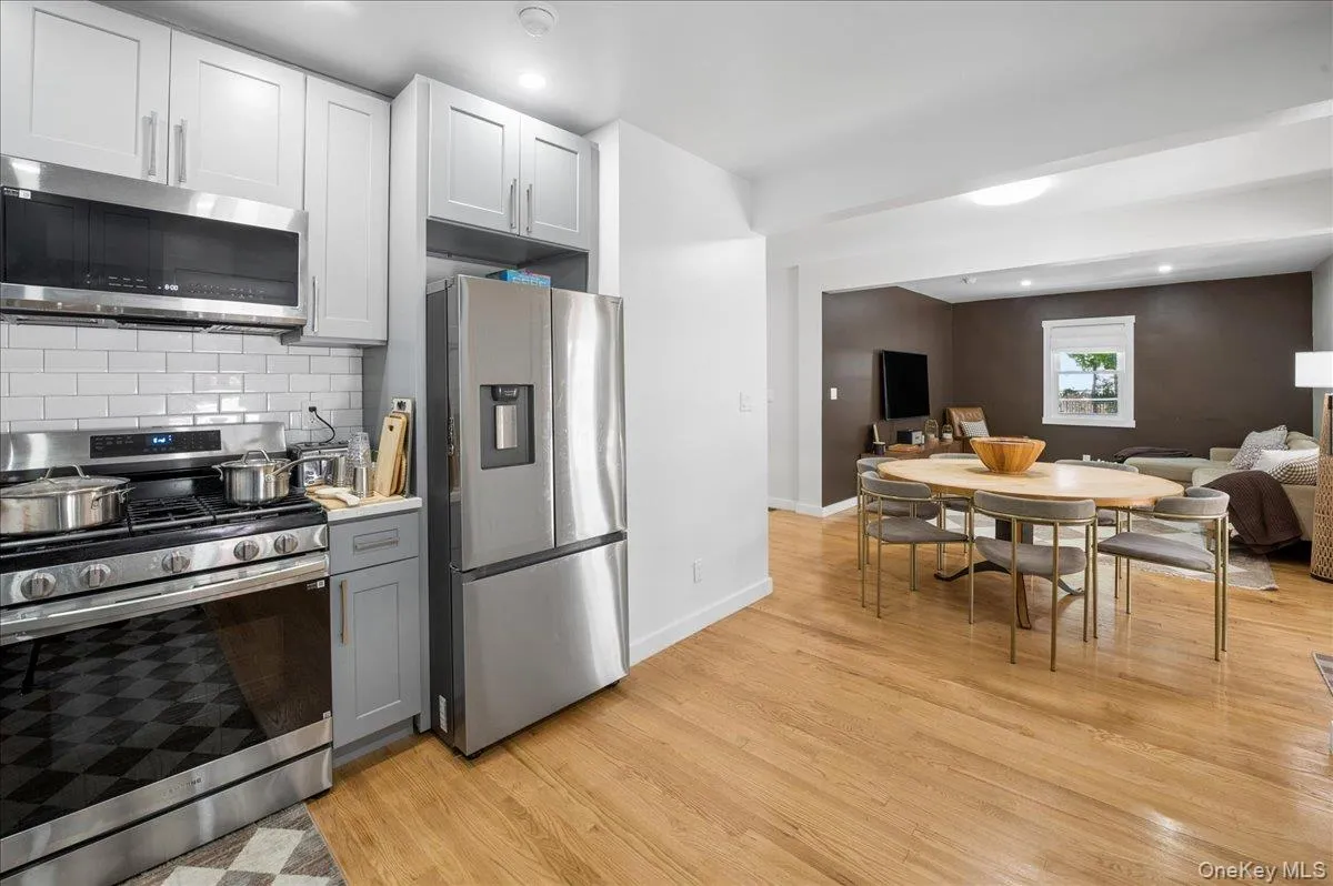 25 Van Duzen Place, Eastchester, NY, 4 Bedrooms Bedrooms, 7 Rooms Rooms,2 BathroomsBathrooms,Residential Lease,For Rent,Van Duzen,0,1029332 25 Van Duzen Place, Eastchester, NY, 4 Bedrooms Bedrooms, 7 Rooms Rooms,2 BathroomsBathrooms,Residential Lease,For Rent,Van Duzen,0,1029332
